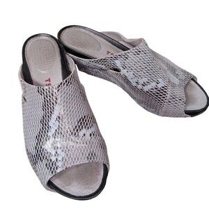 TSUBO OVID Wedge Slide Embossed Snake Print Gray Size 6 EUC